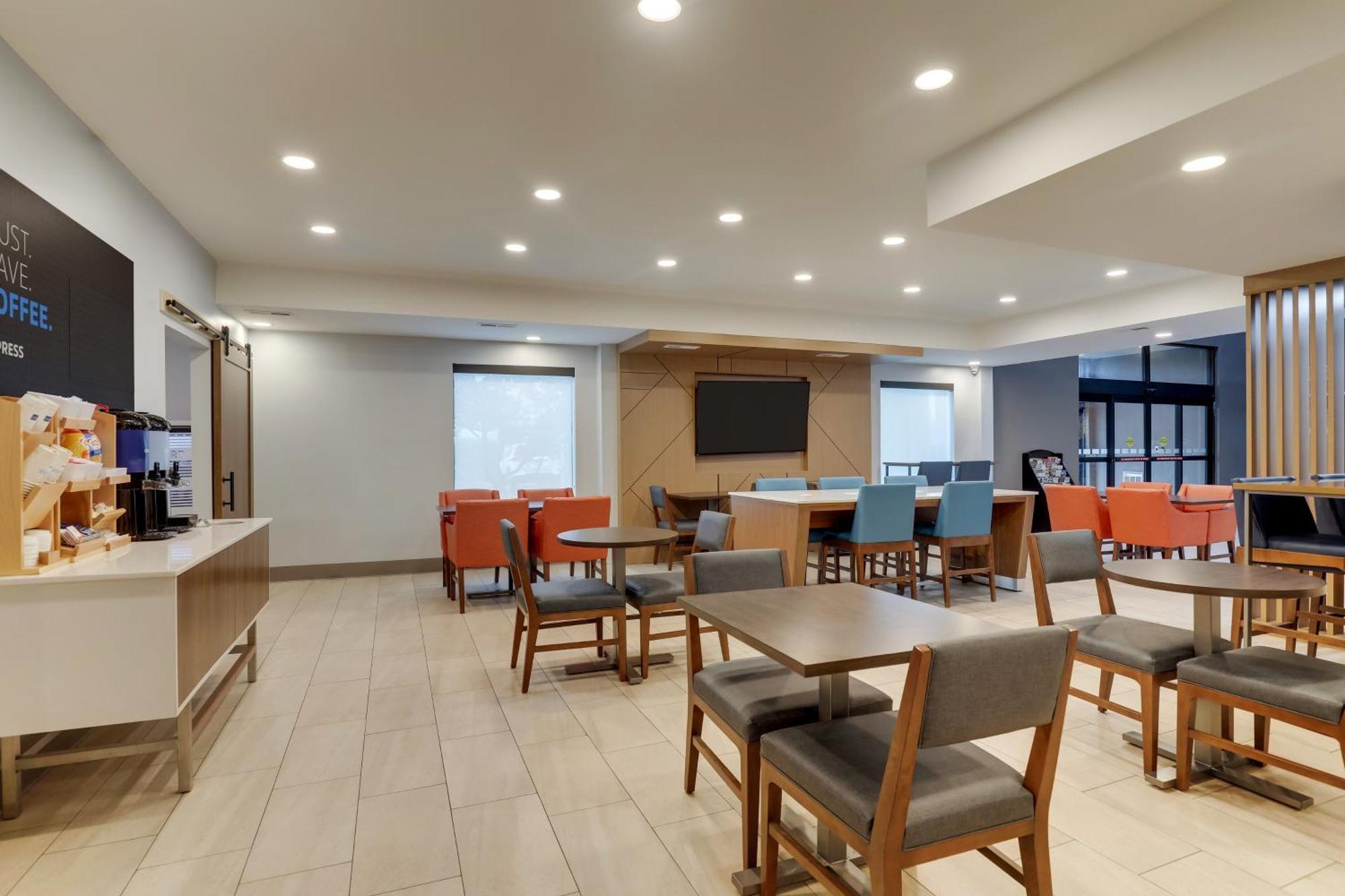 西南莱克星顿尼古拉斯维尔快捷假日酒店 外观 照片